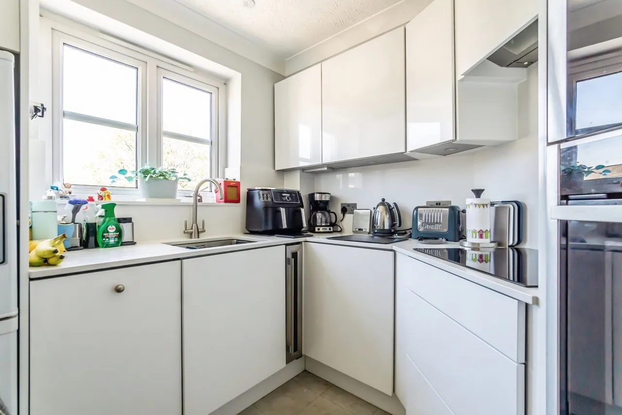 Hillcroft Court, Chaldon Road, Caterham, Surrey, CR3, photo 12