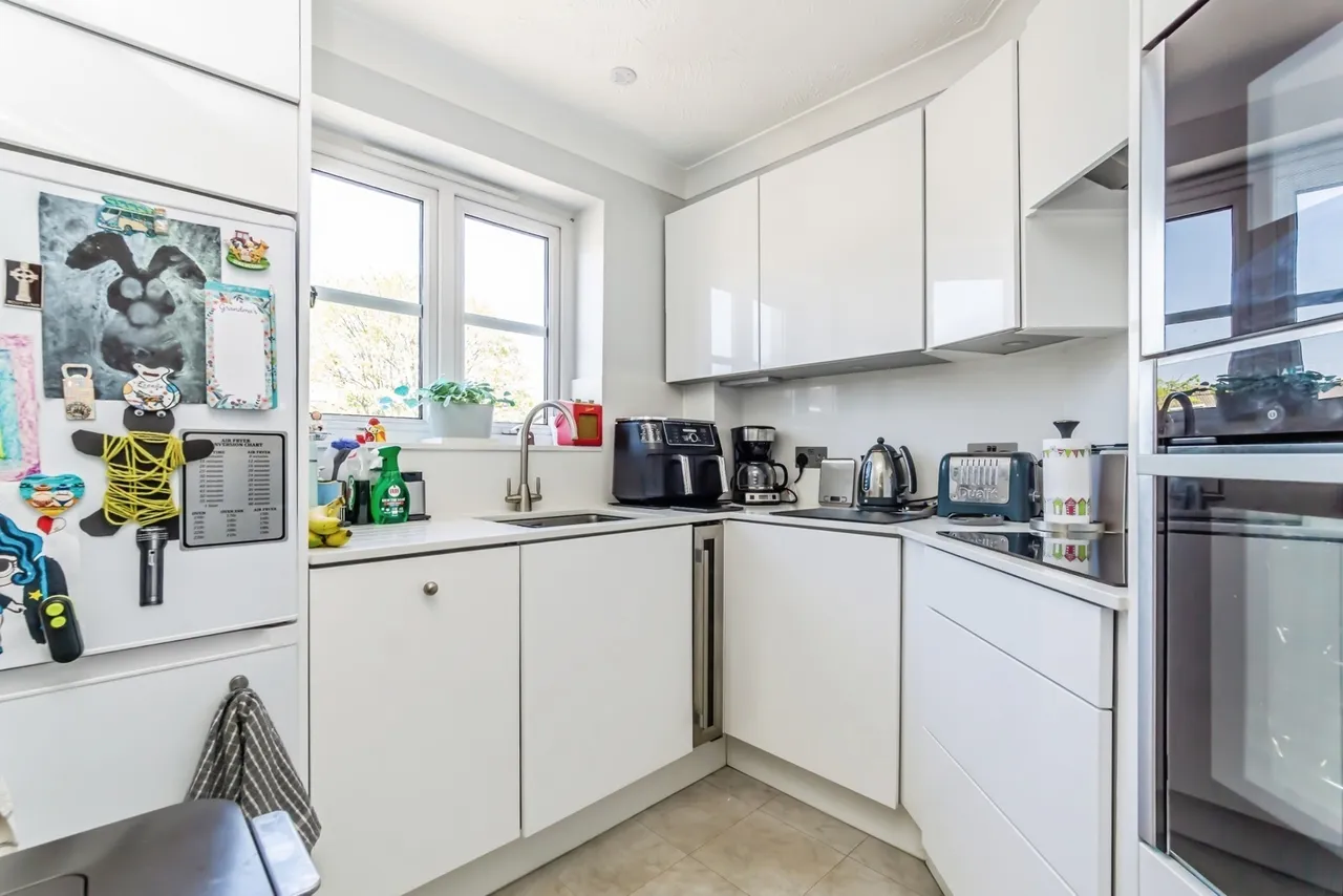Hillcroft Court, Chaldon Road, Caterham, Surrey, CR3, photo 13