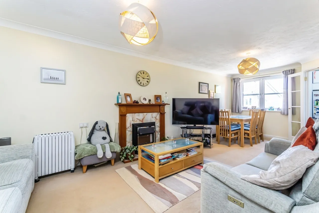 Hillcroft Court, Chaldon Road, Caterham, Surrey, CR3, photo 15