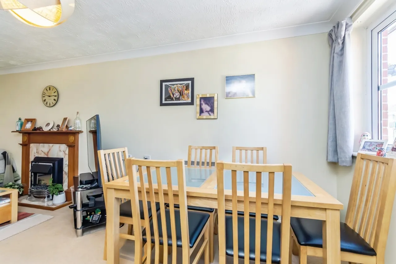 Hillcroft Court, Chaldon Road, Caterham, Surrey, CR3, photo 3