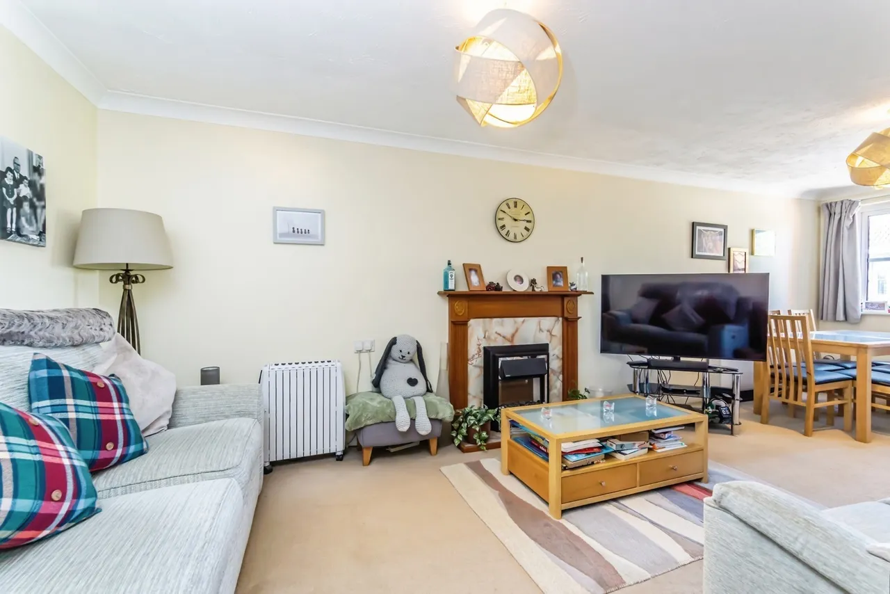 Hillcroft Court, Chaldon Road, Caterham, Surrey, CR3, photo 6