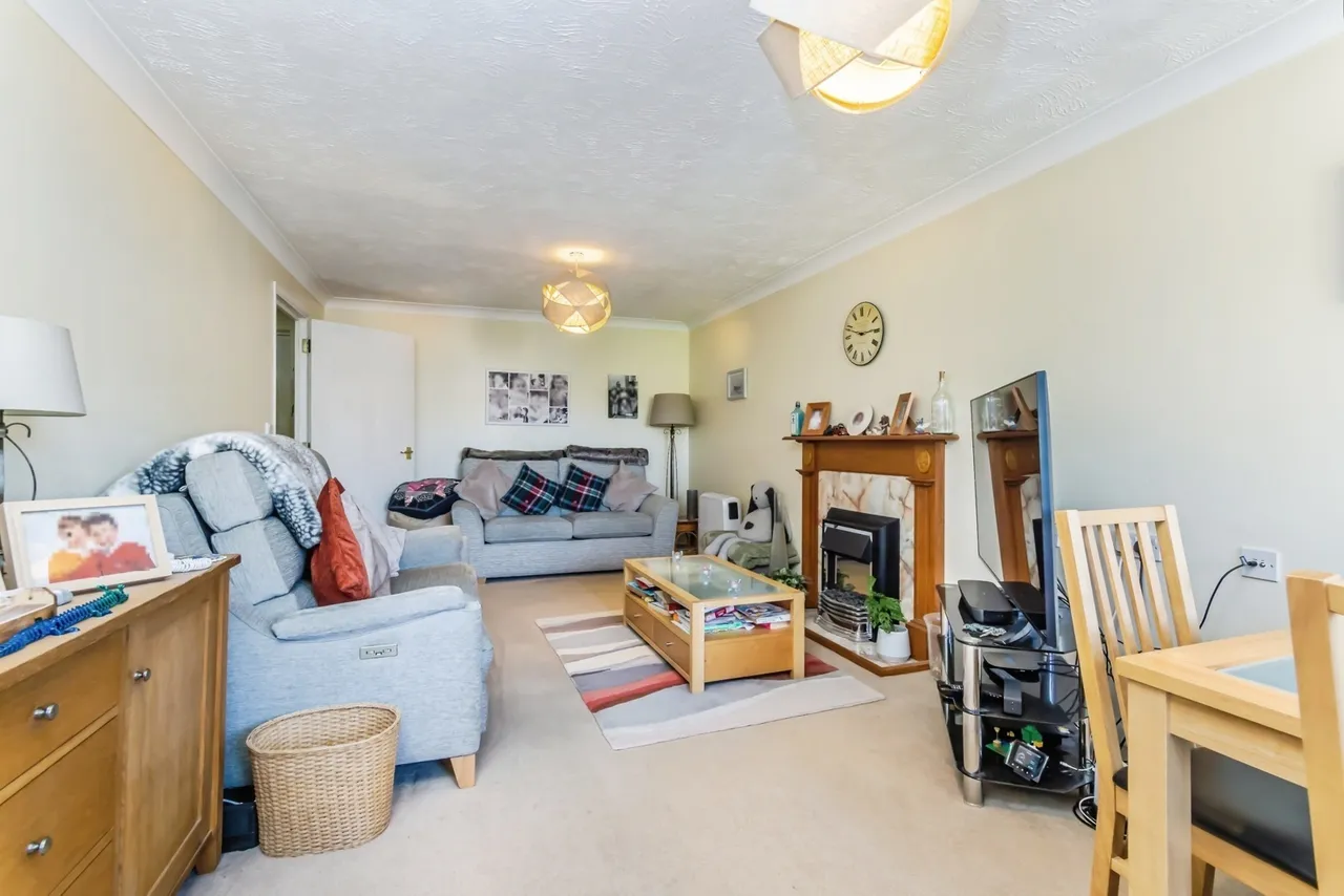 Hillcroft Court, Chaldon Road, Caterham, Surrey, CR3, photo 14