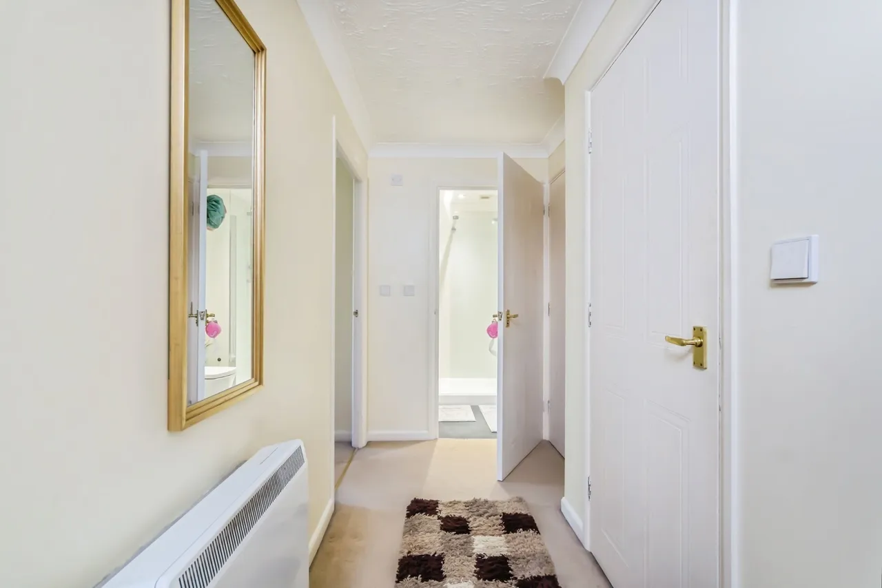 Hillcroft Court, Chaldon Road, Caterham, Surrey, CR3, photo 7