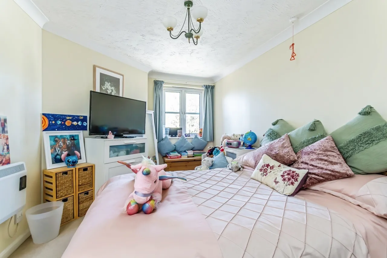 Hillcroft Court, Chaldon Road, Caterham, Surrey, CR3, photo 4