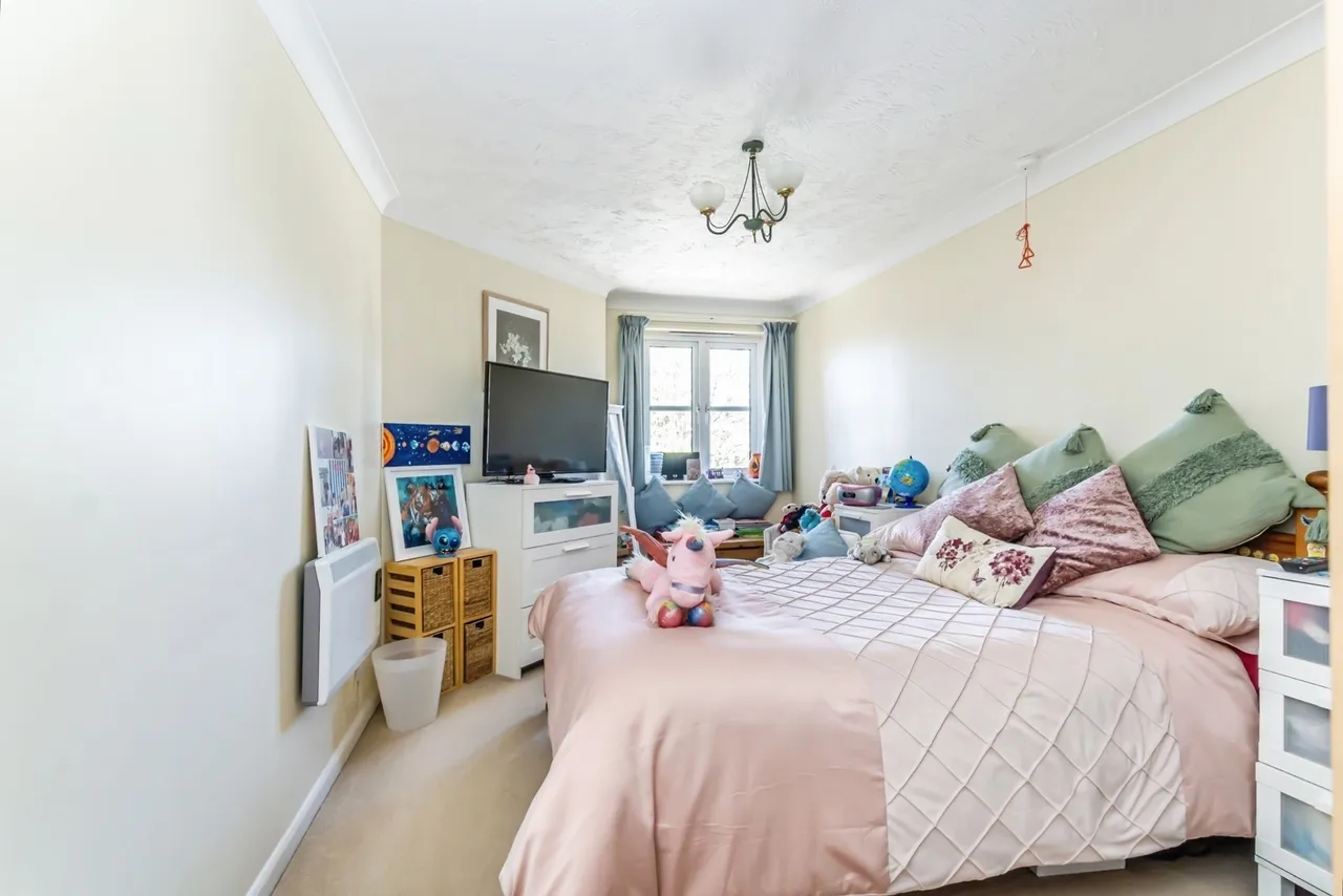 Hillcroft Court, Chaldon Road, Caterham, Surrey, CR3, photo 16