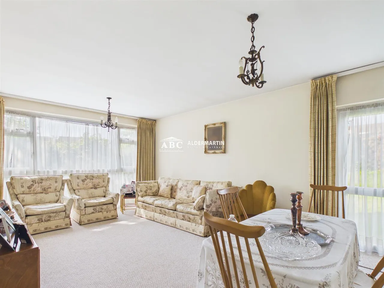 Dudley House, Stratton Close, Edgware, photo 2