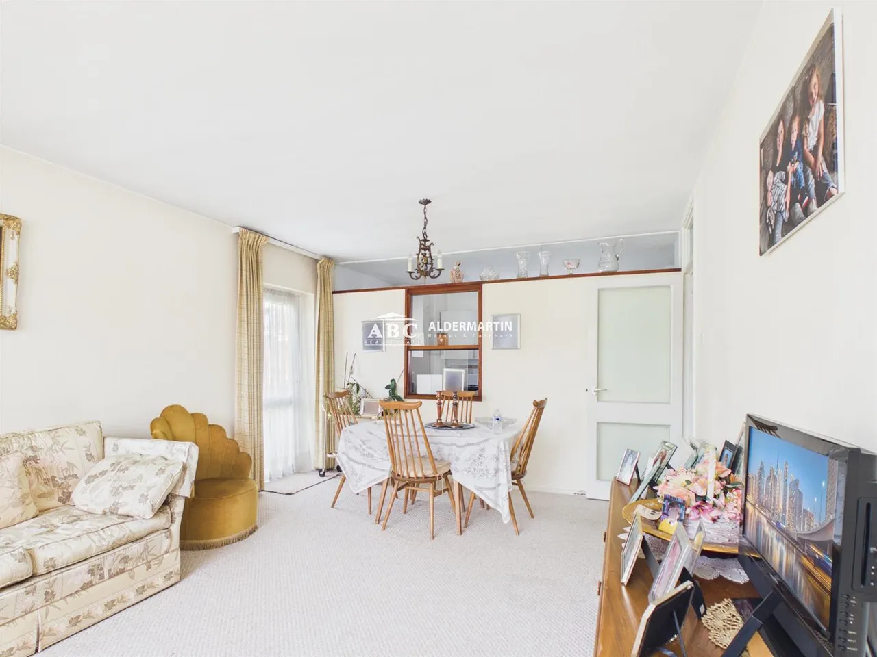 Dudley House, Stratton Close, Edgware, photo 6