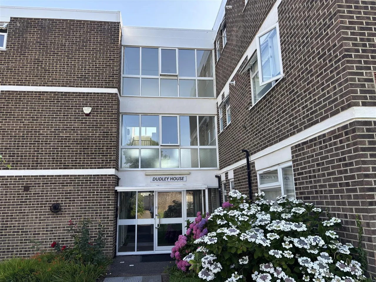 Dudley House, Stratton Close, Edgware, photo 12