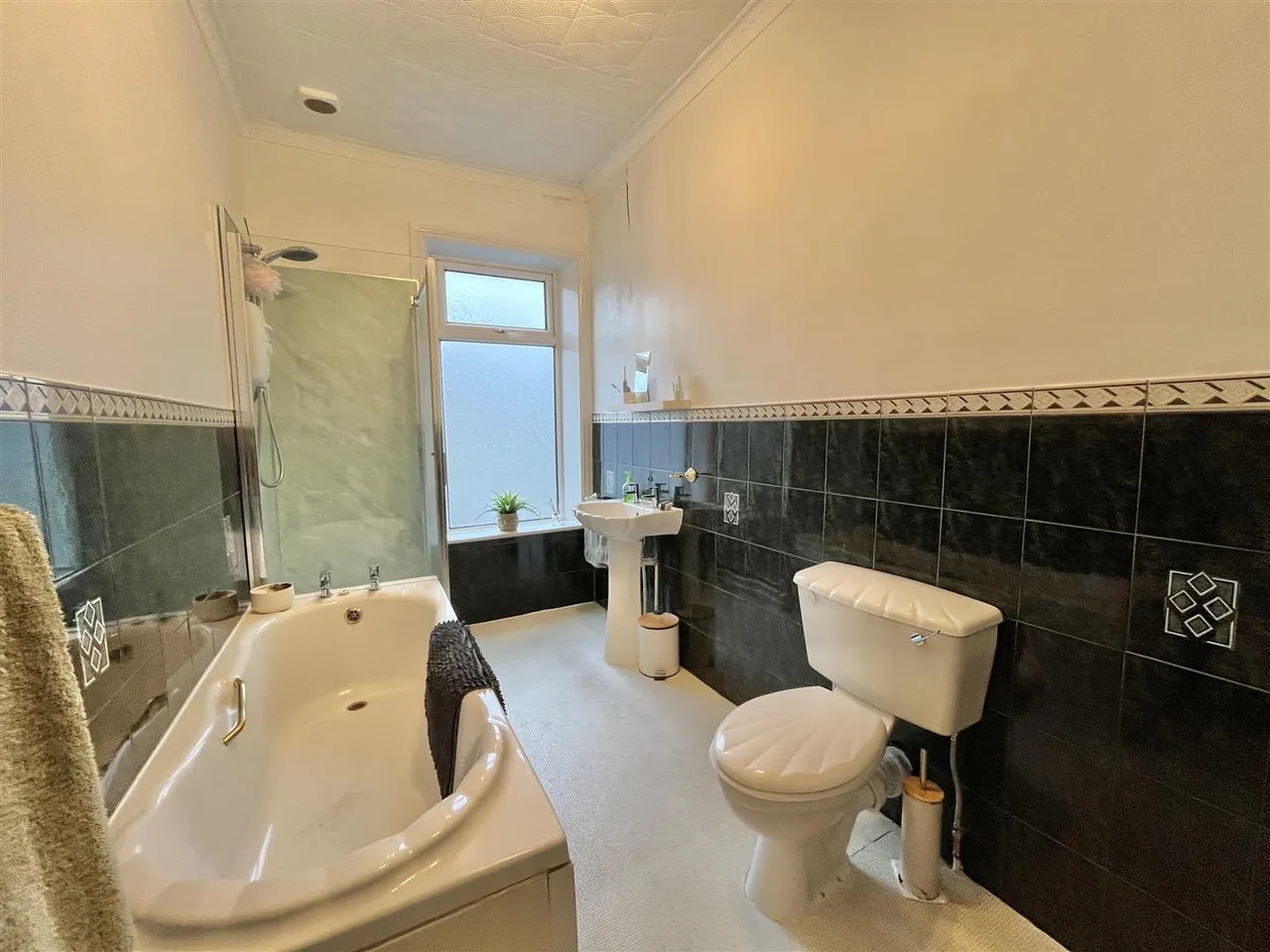 Cross Street, Hollingworth, SK14, photo 6