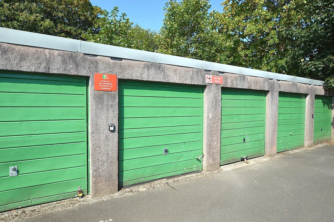 property for sale, Drake Gardens, Tavistock, PL19