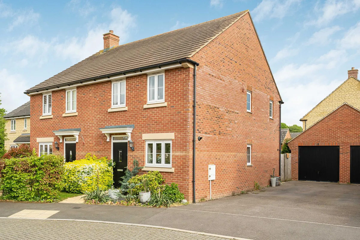 3 bed property for sale, Bramling Cross, Longworth