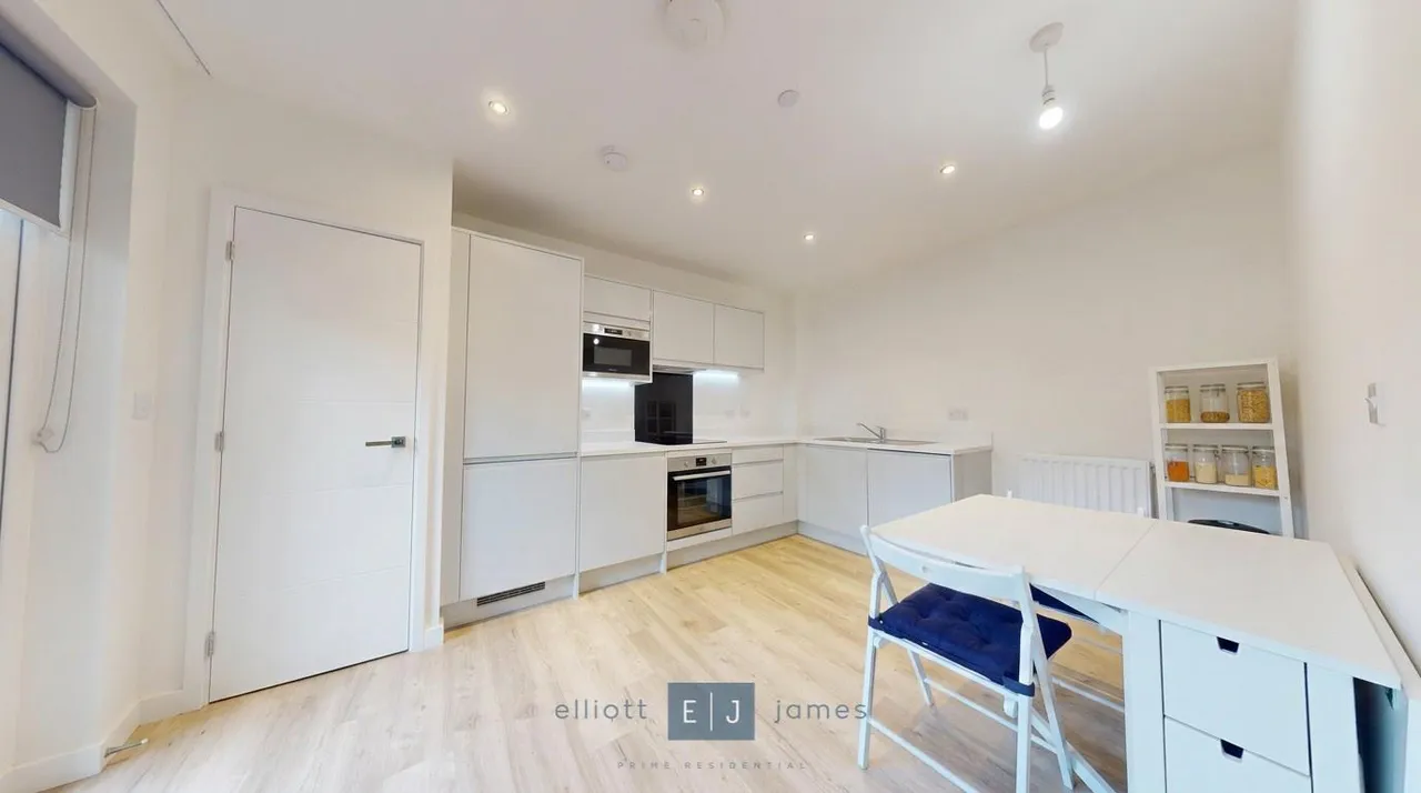 Epping Gate, Borders Lane, Loughton, photo 3