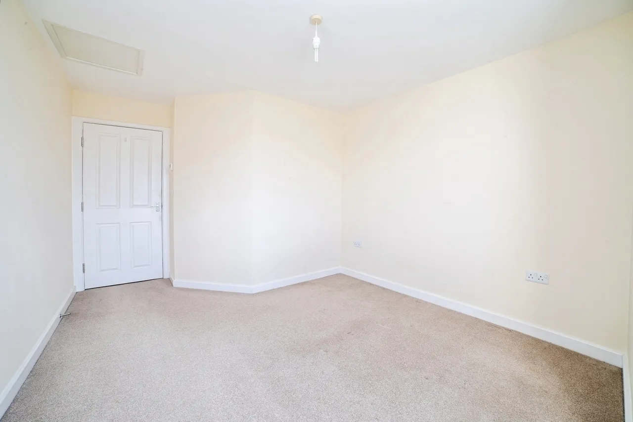 Bennet Drive, Kirkby-in-Ashfield, NG17, photo 10