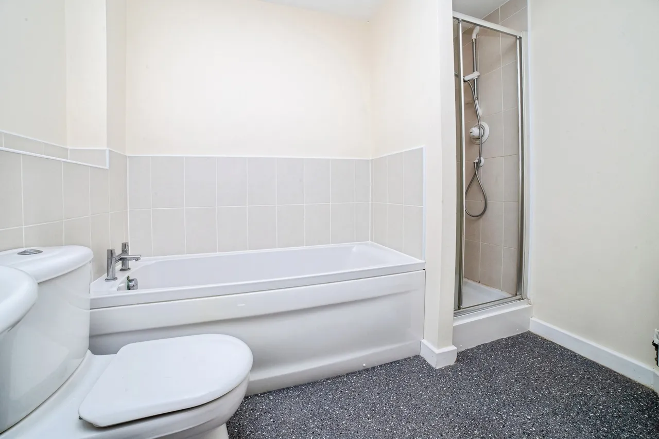Bennet Drive, Kirkby-in-Ashfield, NG17, photo 13