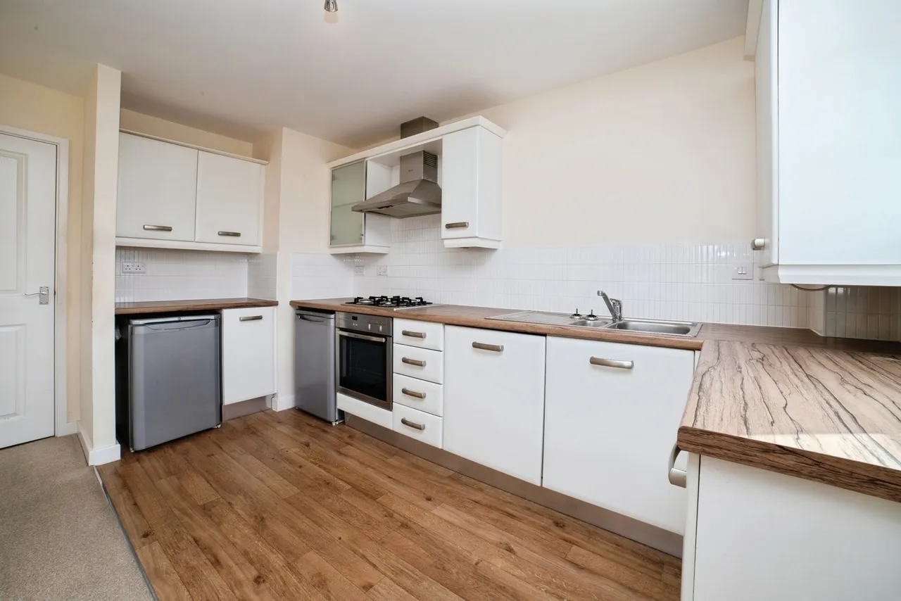 Bennet Drive, Kirkby-in-Ashfield, NG17, photo 3