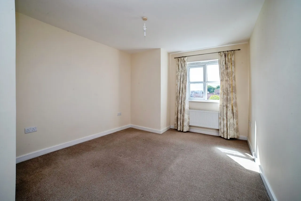 Bennet Drive, Kirkby-in-Ashfield, NG17, photo 12