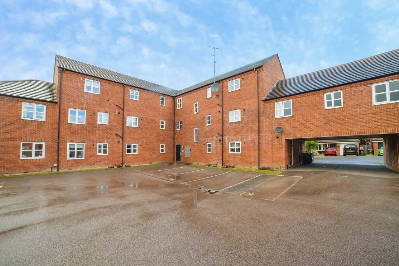 Bennet Drive, Kirkby-in-Ashfield, NG17, photo 14