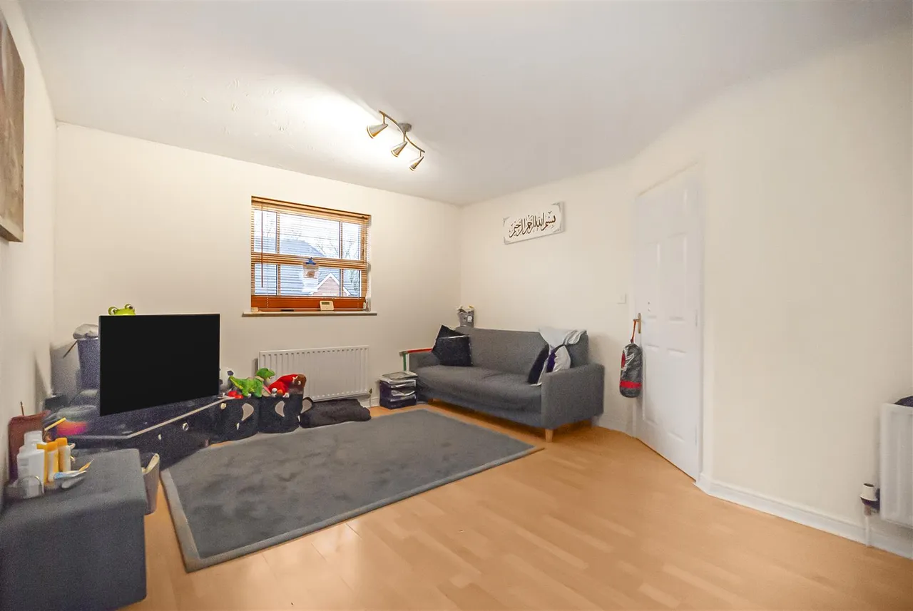 Royal Court Drive, Bolton, BL1 4AZ, photo 5