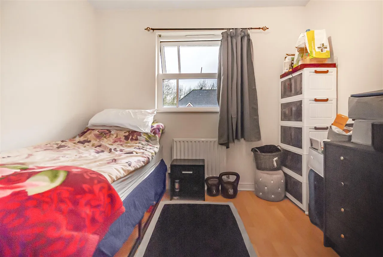 Royal Court Drive, Bolton, BL1 4AZ, photo 6