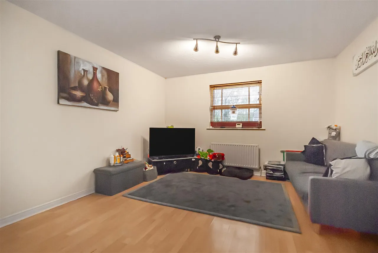 Royal Court Drive, Bolton, BL1 4AZ, photo 4