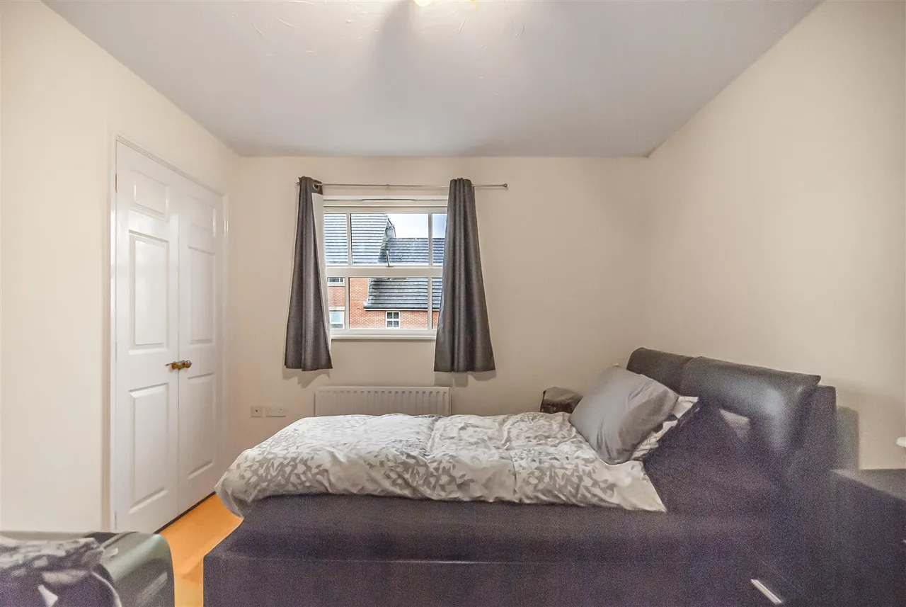 Royal Court Drive, Bolton, BL1 4AZ, photo 8