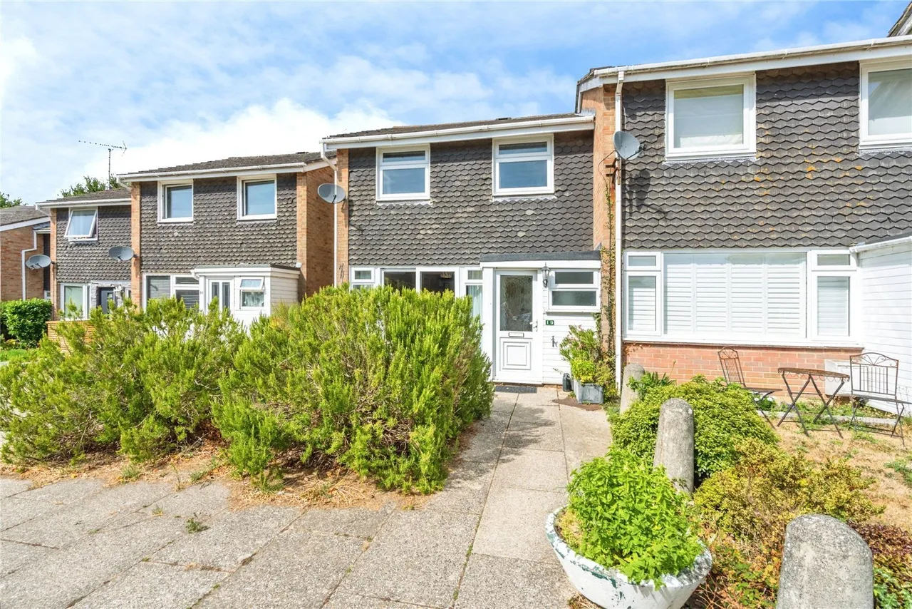 3 bed house for sale, Grove Park, Chichester, PO19