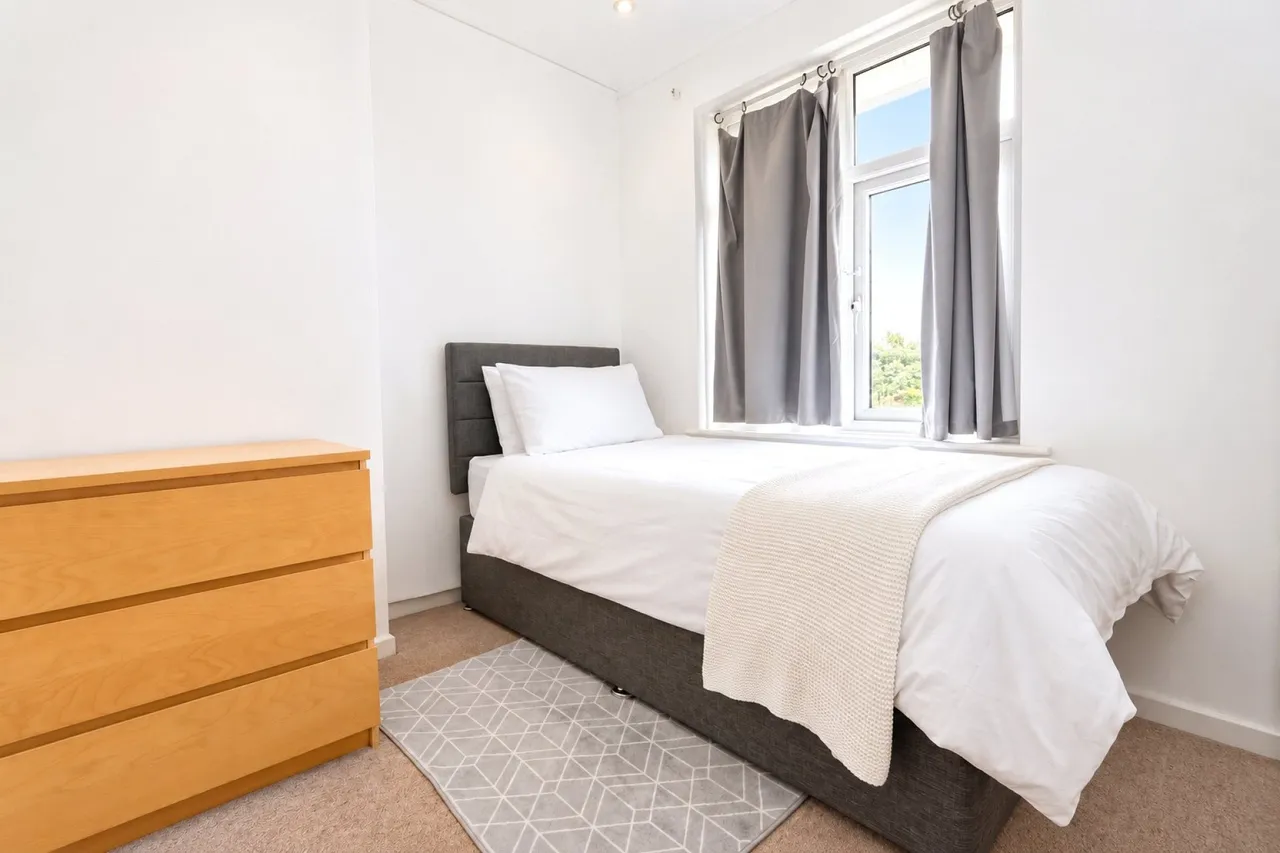 Gloucester Road, Staple Hill, BS16, photo 16