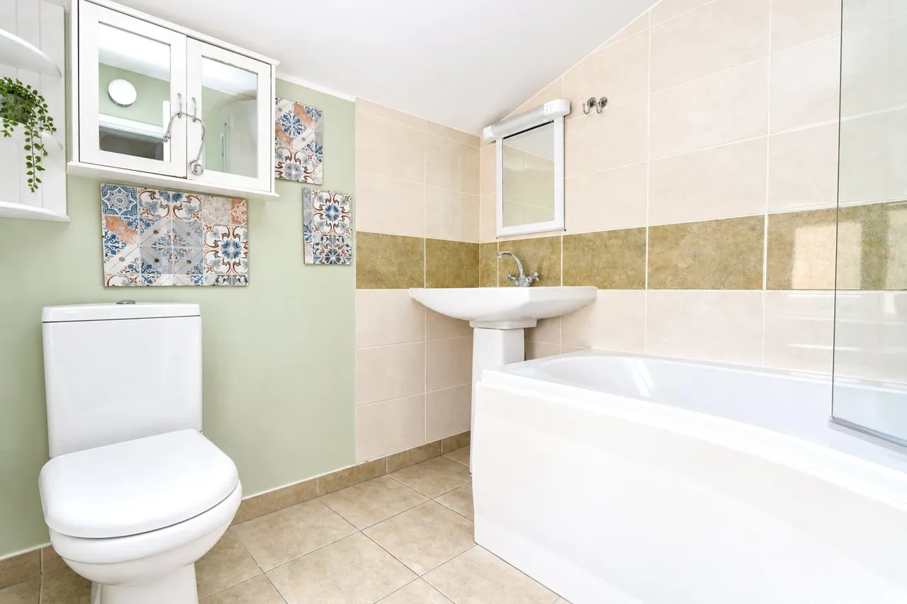 Gloucester Road, Staple Hill, BS16, photo 18