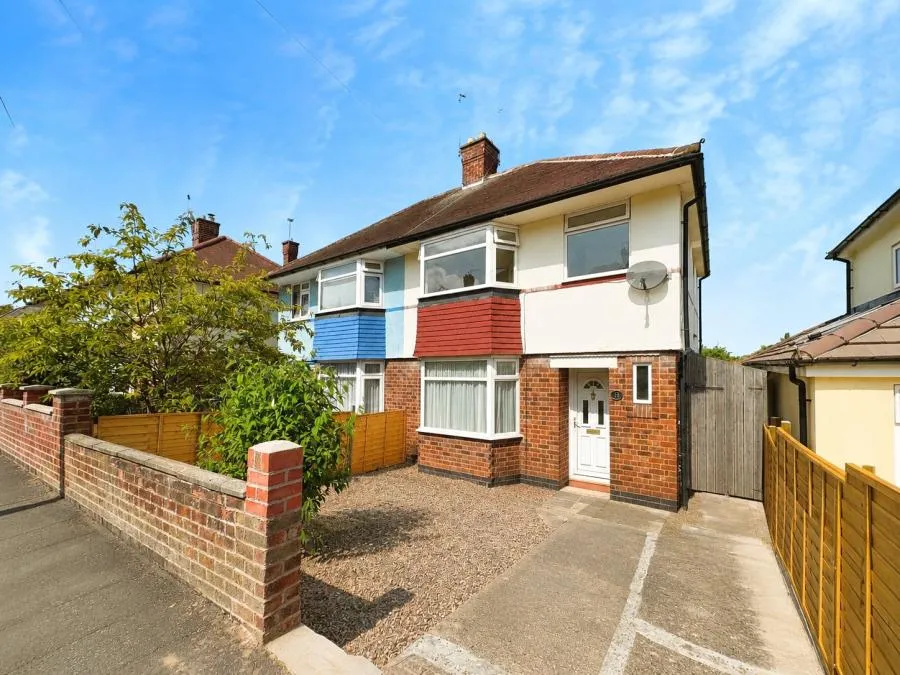 3 bed house for sale, Avenue Road, Sileby, LE12