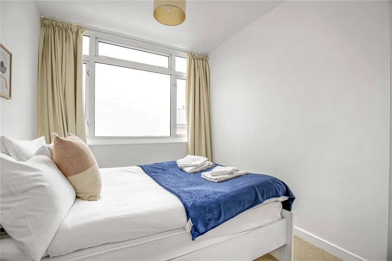 Wandsworth Bridge Road, London, SW6, photo 3
