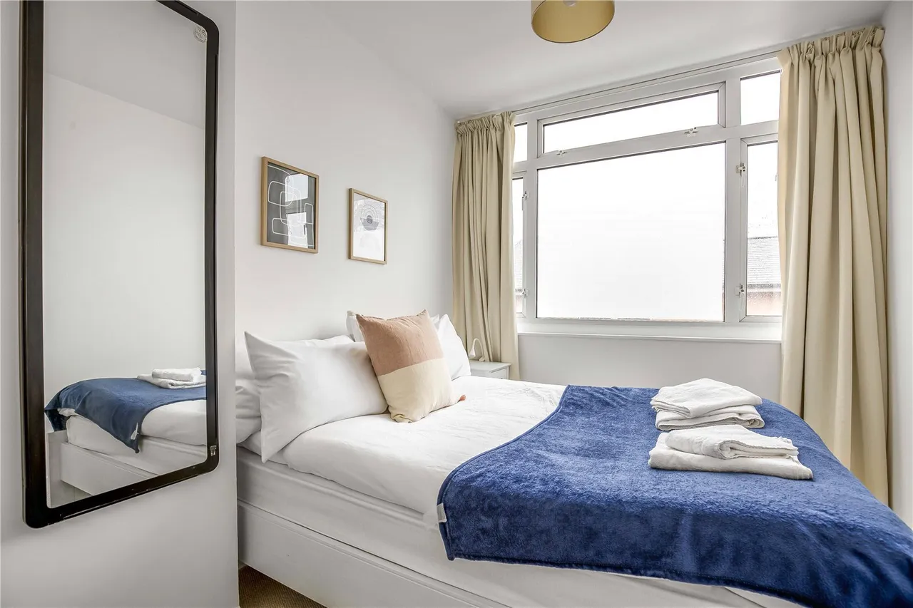 Wandsworth Bridge Road, London, SW6, photo 4