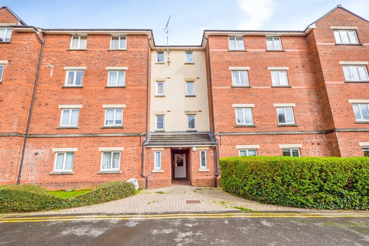 2 bed flat for sale — Clos Dewi Sant, Canton, Cardiff