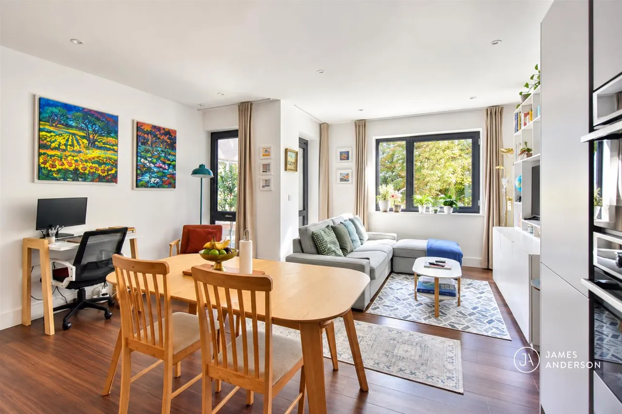 2 bed flat for sale, Pipit Drive, London, SW15