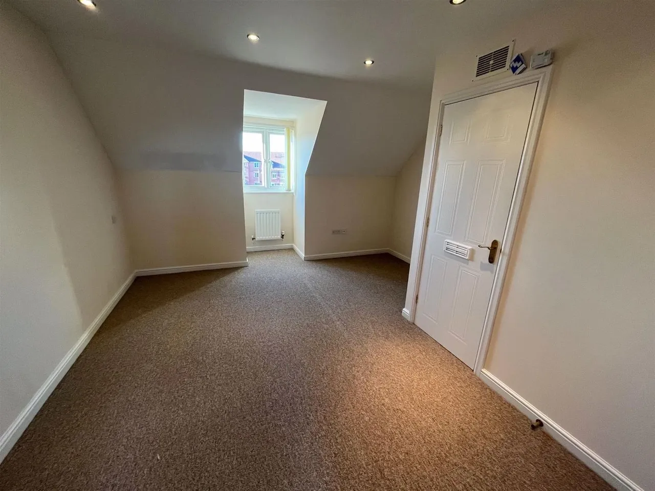 Viscount Square, Bridgwater, TA6, photo 11