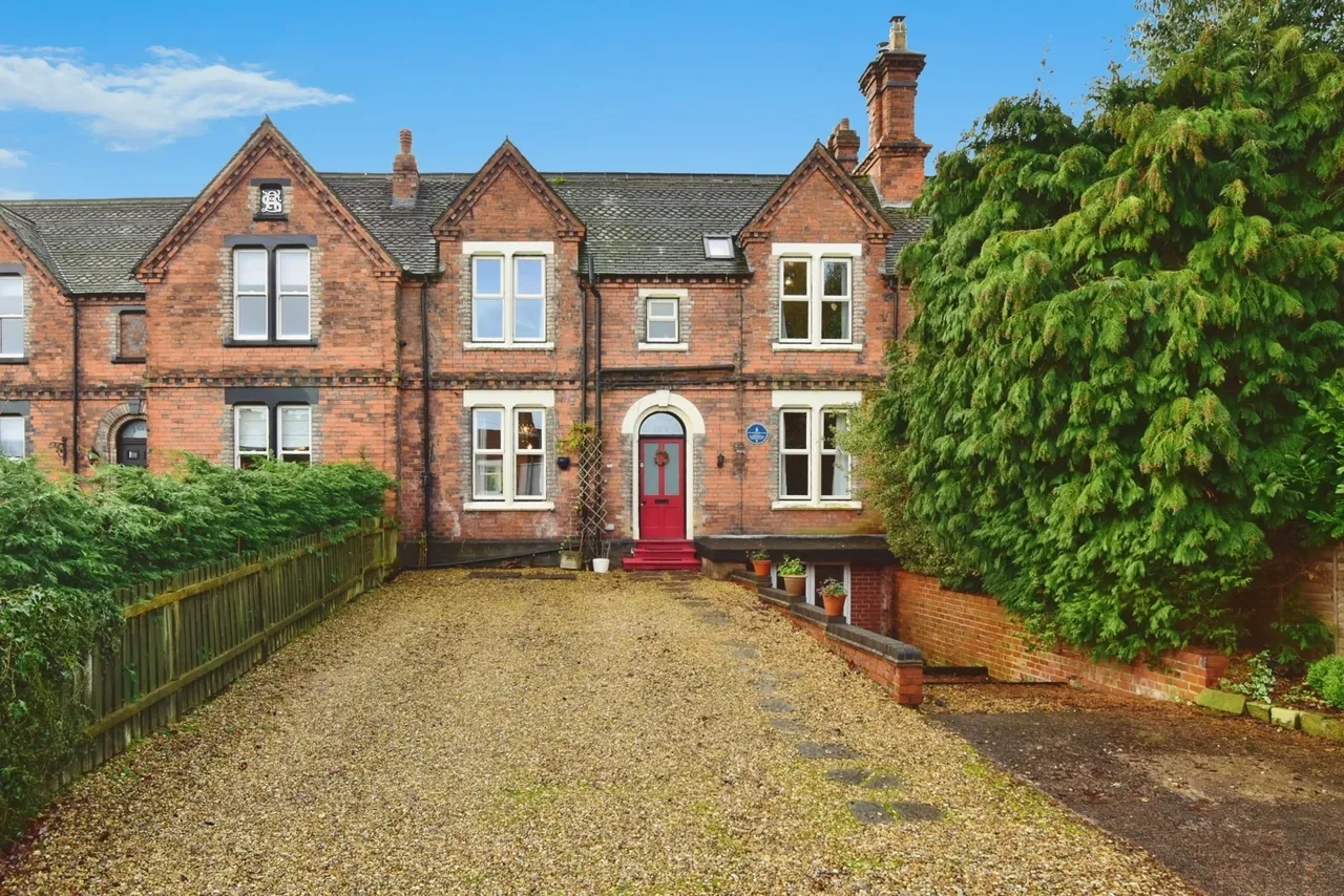 4 bed house for sale — High Street, NEWCASTLE, Staffordshire, ST5