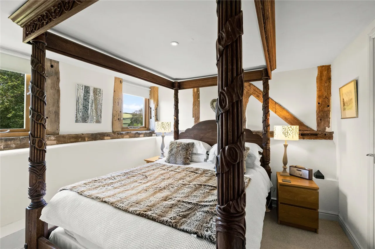 A semi-detached two bedroom bespoke barn conversion with character and charm in a quiet courtyard setting close to open, photo 15