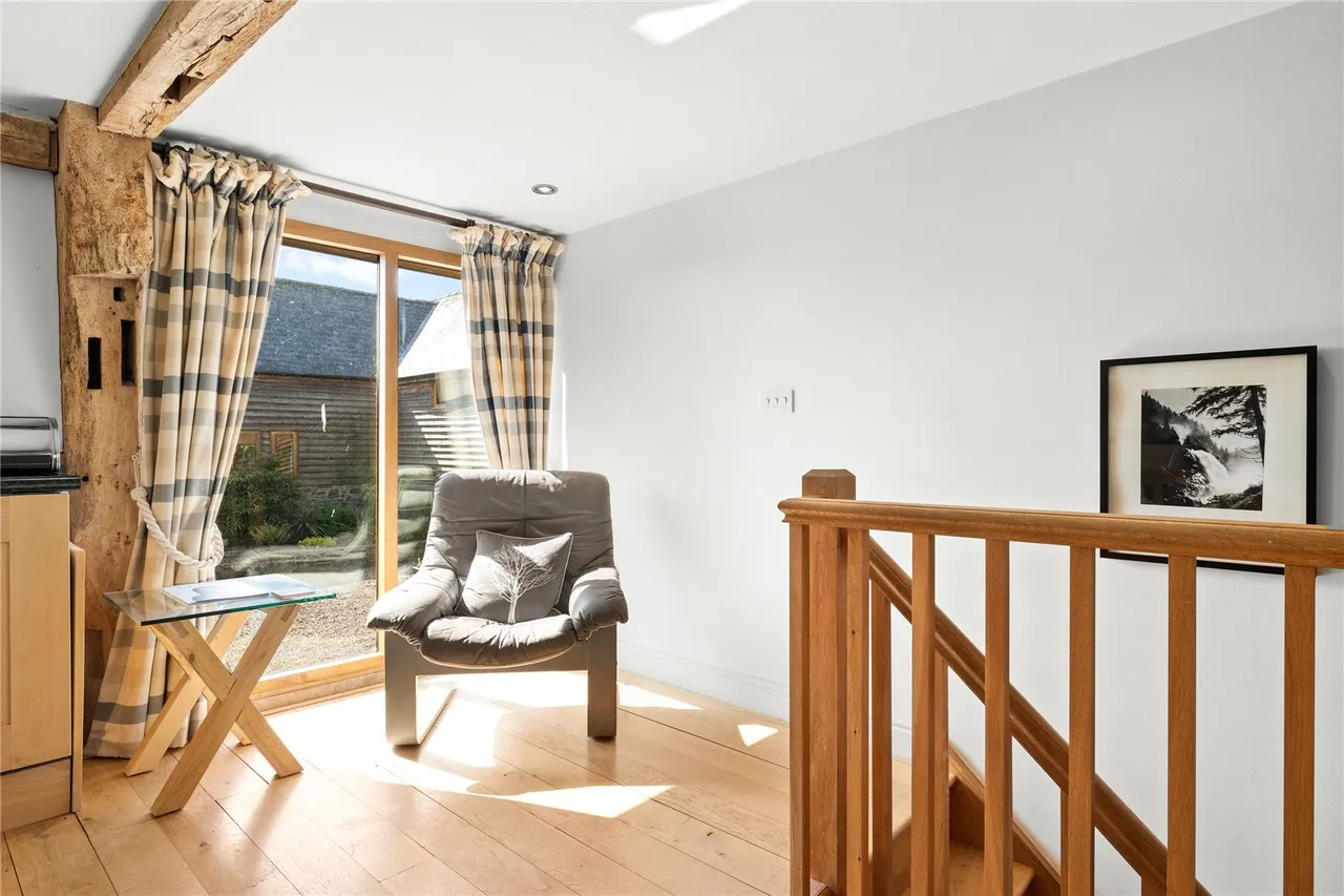A semi-detached two bedroom bespoke barn conversion with character and charm in a quiet courtyard setting close to open, photo 5