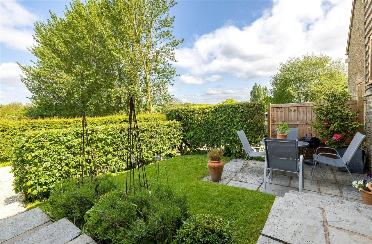 A semi-detached two bedroom bespoke barn conversion with character and charm in a quiet courtyard setting close to open, photo 22
