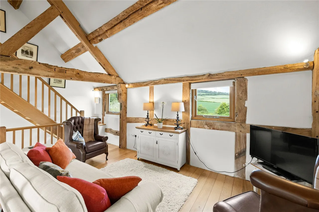 A semi-detached two bedroom bespoke barn conversion with character and charm in a quiet courtyard setting close to open, photo 11