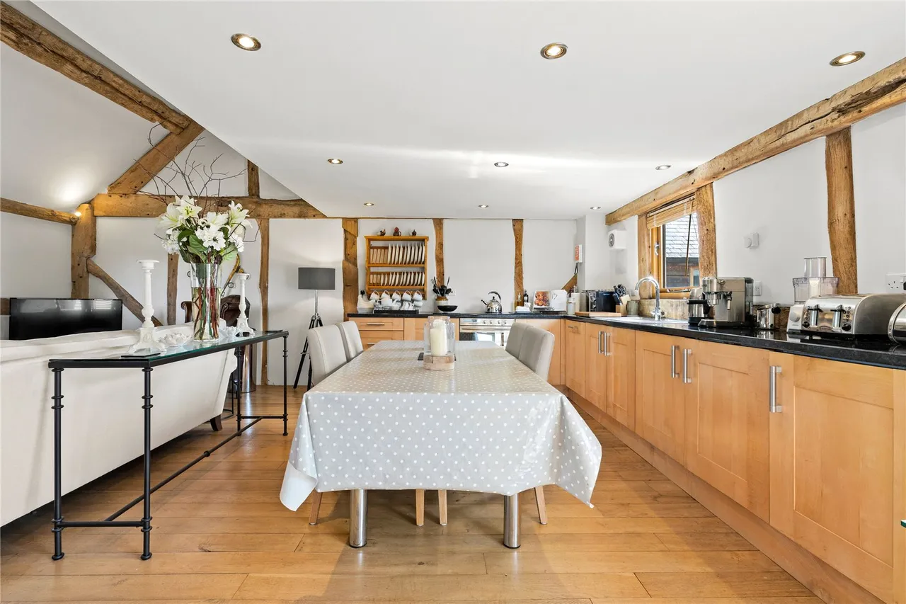 A semi-detached two bedroom bespoke barn conversion with character and charm in a quiet courtyard setting close to open, photo 9