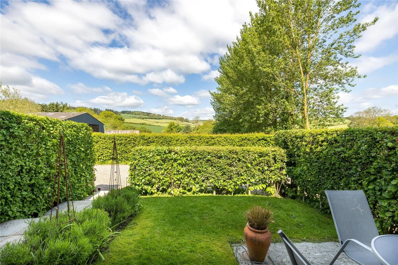 A semi-detached two bedroom bespoke barn conversion with character and charm in a quiet courtyard setting close to open, photo 23