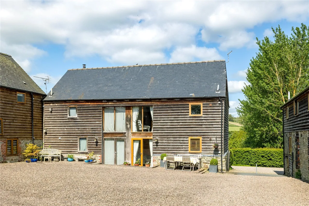 2 bed house for sale, A semi-detached two bedroom bespoke barn conversion with character and charm in a quiet courtyard setting close to open