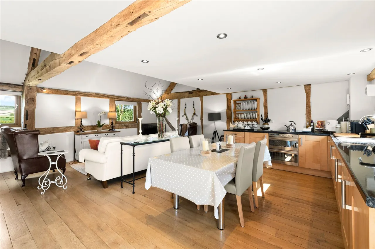A semi-detached two bedroom bespoke barn conversion with character and charm in a quiet courtyard setting close to open, photo 7