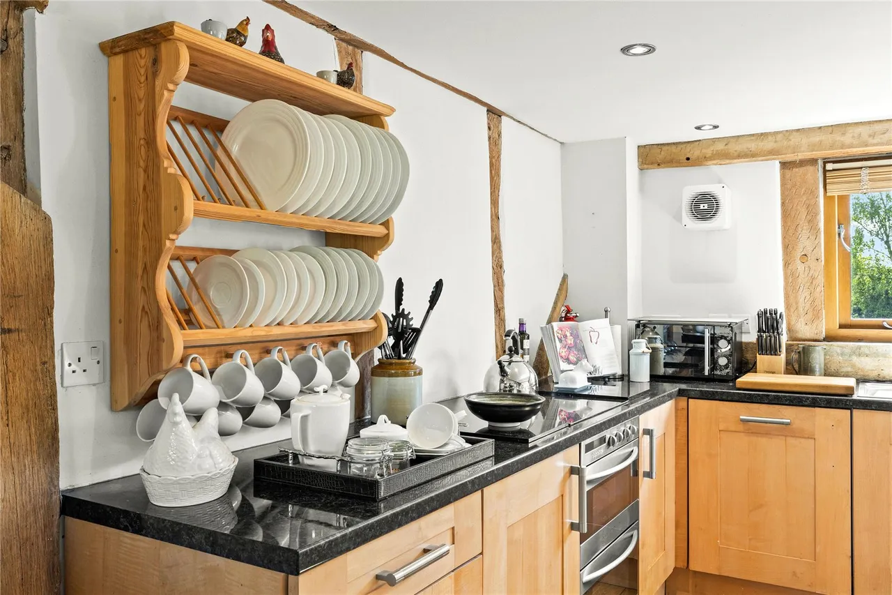 A semi-detached two bedroom bespoke barn conversion with character and charm in a quiet courtyard setting close to open, photo 10