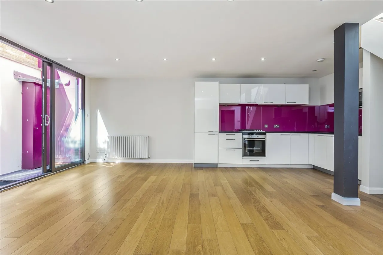 2 bed flat to rent, Graham Road, Hackney, E8