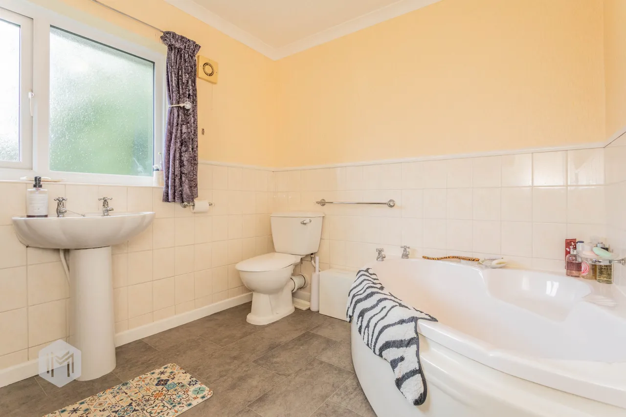 Radcliffe Avenue, Culcheth, Warrington, WA3 4NL, photo 18