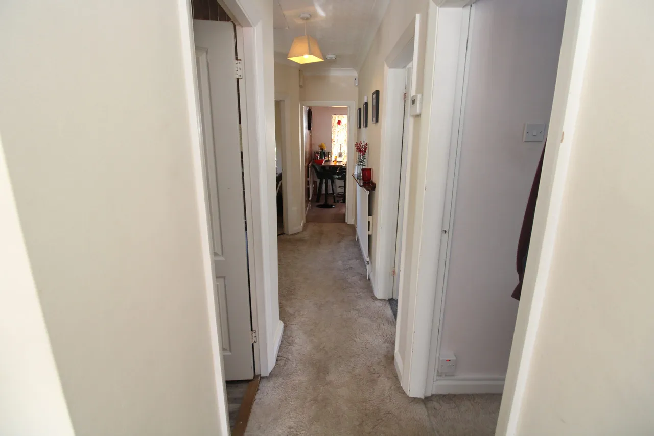 Hall Avenue, Rushden, Rushden, NN10 9ES, photo 12