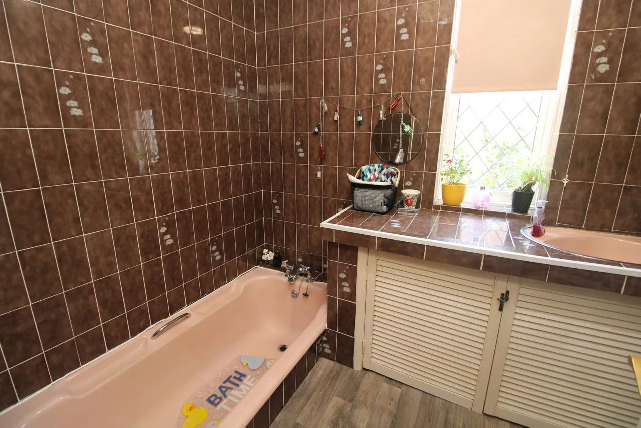 Hall Avenue, Rushden, Rushden, NN10 9ES, photo 8