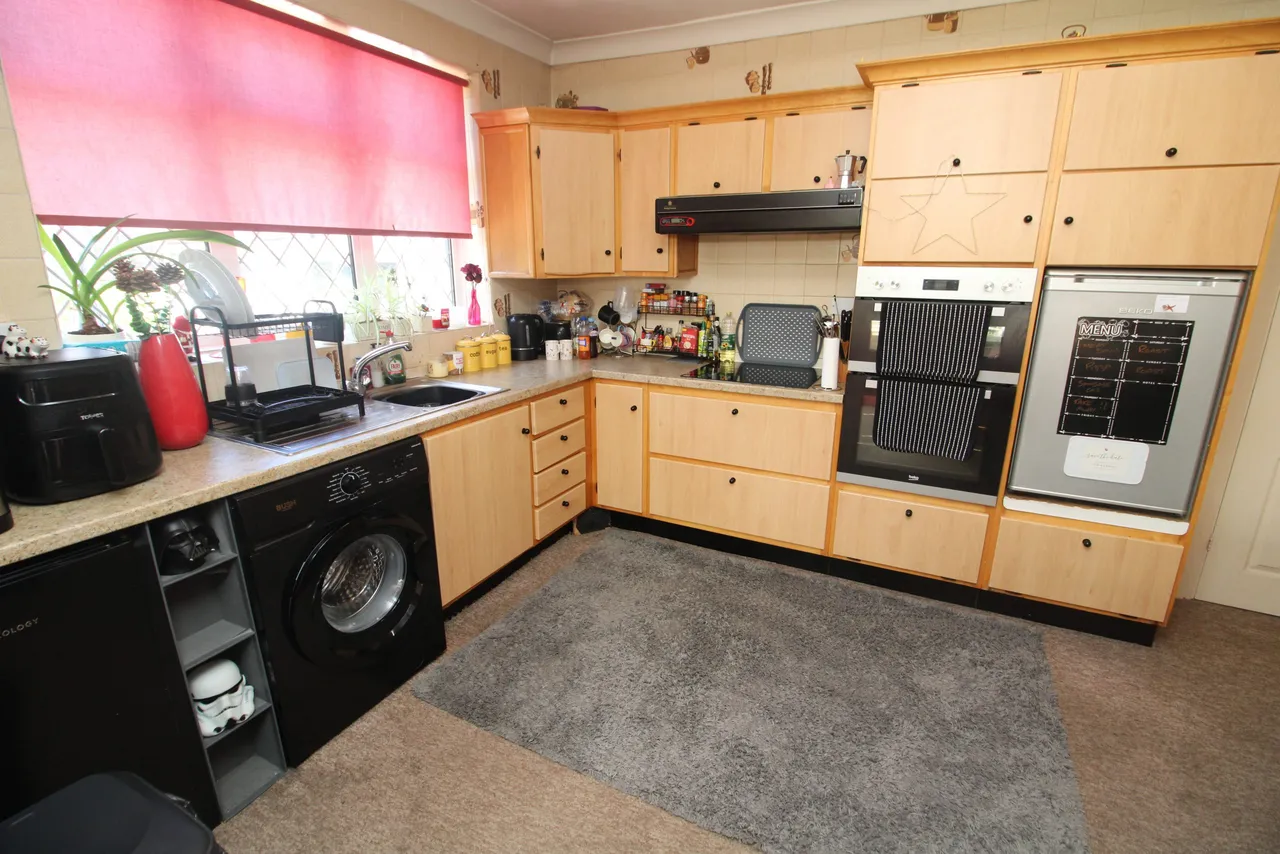 Hall Avenue, Rushden, Rushden, NN10 9ES, photo 6
