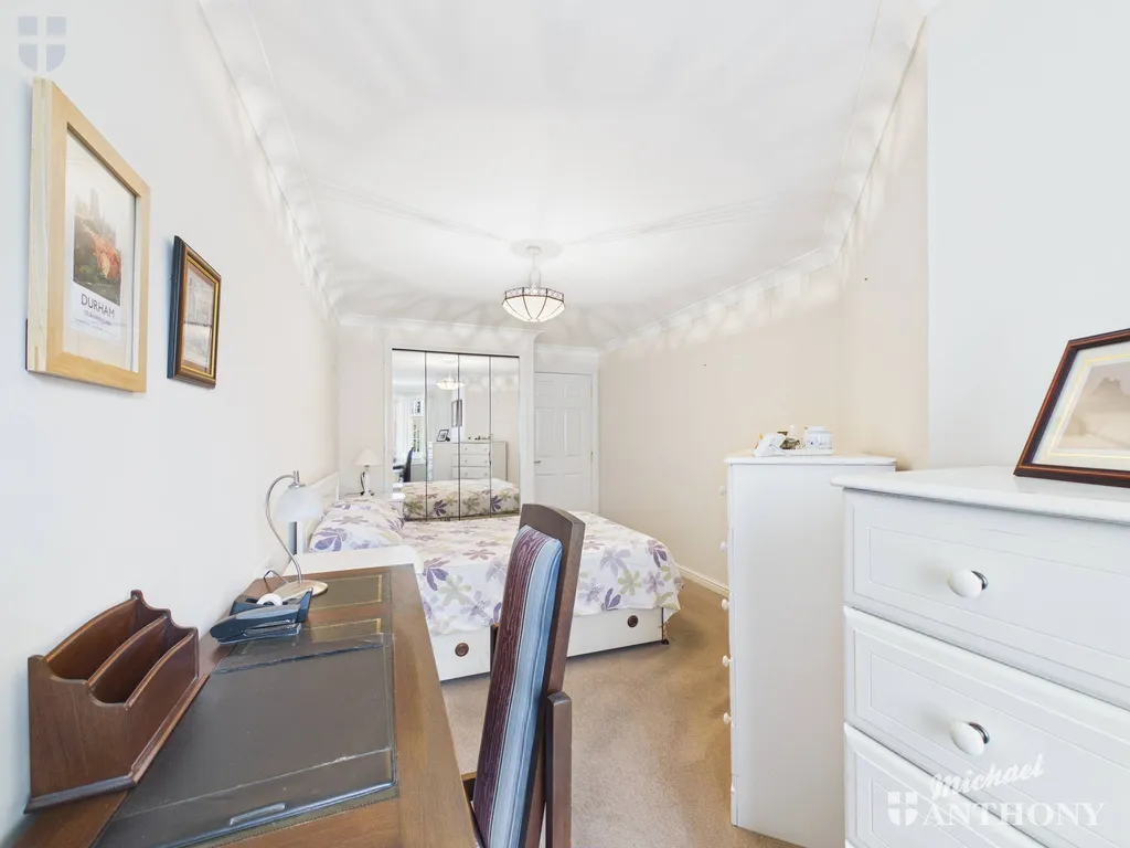 Pearl Court, Croft Road, Aylesbury, HP21 7BY, photo 3